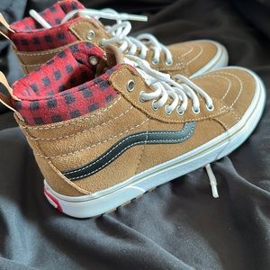 Boys NEW MTE vans